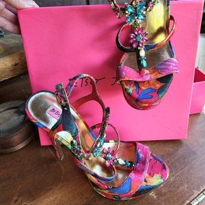 Betsey Johnson Sparkly Heels lovely size 8 not ever worn